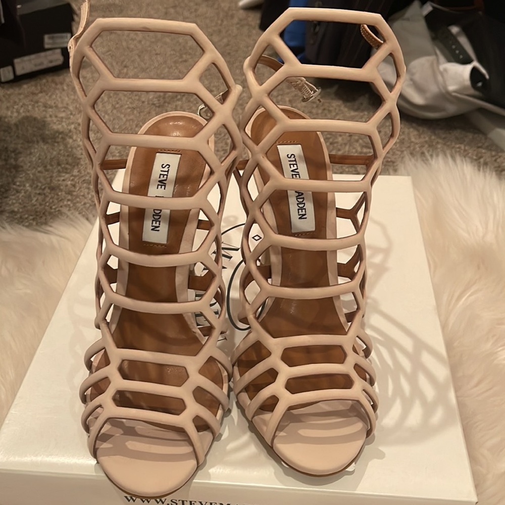 Steve Madden Nude nubuck heels 7.5 - Picture 6 of 8